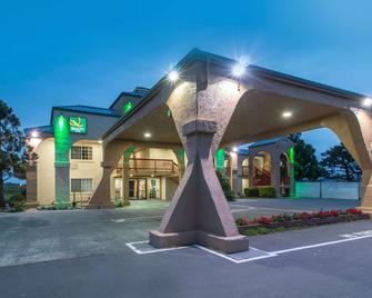 Quality Inn and Suites Crescent City Redwood Coast - Crescent City - Rakennus