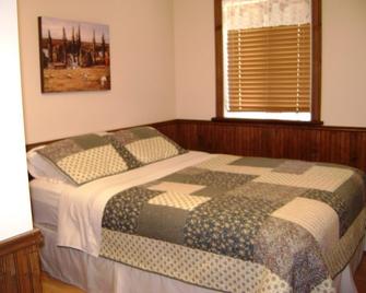 Hotel Sous La Croix - Tadoussac - Спальня