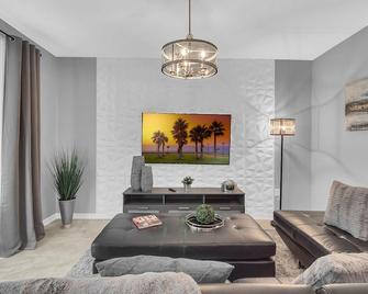 2 Bedrooms - 2 Bathrooms - Storey Lake 3120-106 Pc - Bay Lake - Living room