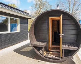 16 person holiday home in Rømø - Rømø Kirkeby - Innenhof