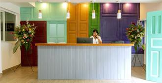 Green World Hotel - Flores - Front desk