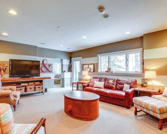 Vail Mountain Retreat w/ Hot Tub & Deck! - Vail - Sala de estar