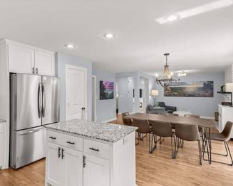 Spacious Family Haven - Walk To Downtown & Jbu - Siloam Springs - Keuken