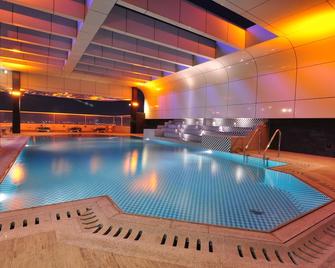 فندق Frsan Palace - المنامة - حوض السباحة