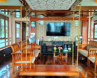 Kerala Nature Houseboat by Coco floatel - Alappuzha - Salónek