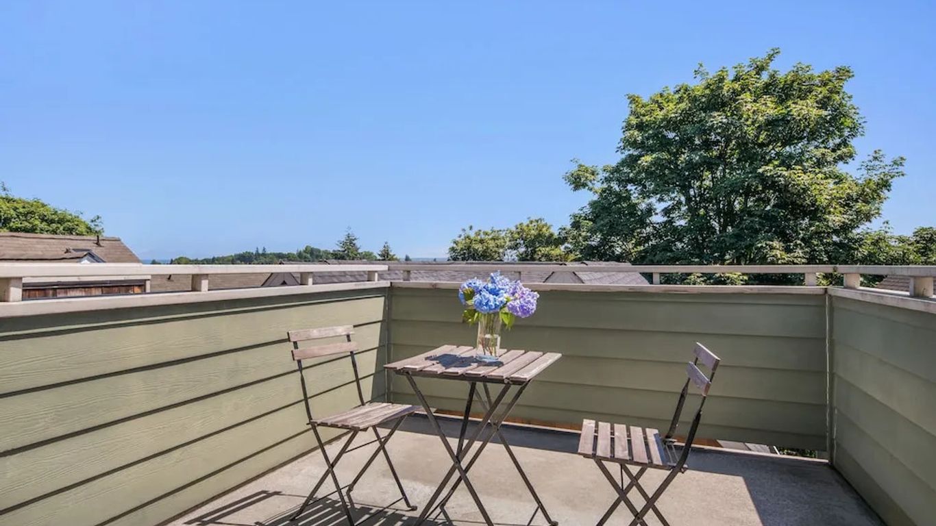 Seattle Vacation Home: Berlin Wall