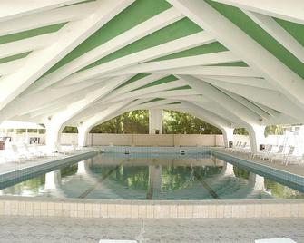 Ain Al Faida One To One Hotel And Resort - Al Ain - Zwembad