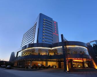 Dalian East Hotel - Dalian - Byggnad