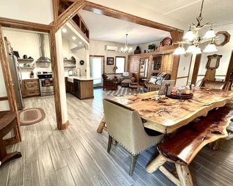 Close to Torch Lake. Event and Sports Barn. Great golf nearby. Sleeps 13+. Bunks - Central Lake - Dining room