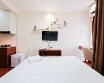 Relaxing Studio at Tifolia Apartment By Travelio - Jakarta - Bedroom