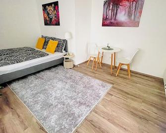Cozy apartment near the center with fully equipped kitchen | Netflix - Augsburg - Schlafzimmer