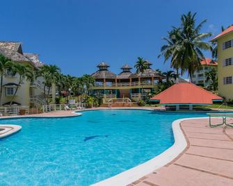 Hillview At Mystic Ridge - אוקו ריוס - בריכה