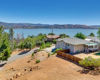 Idyllic Kelseyville Home with 2 Decks and Views! - Kelseyville - Building