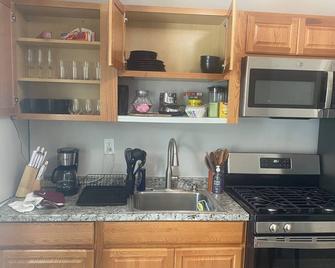 Chic 2-bedroom apartment - Brooklyn - Kitchen