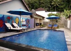 Family Garden Homestay - Senggigi - Uima-allas