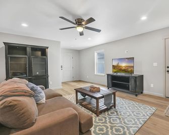 Brand new construction duplex, Clean & Cozy 1069 - Twin Falls - Living room