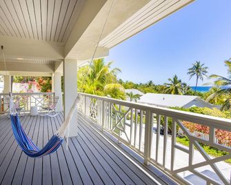 Casa DeDe, Classic Bahamian Home with Panoramic Views of the Ocean - Dunmore Town - Balcone