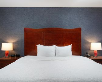 Hampton Inn Medford - מדפורד - חדר שינה