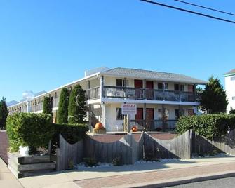 Sea Spray Motel - Beach Haven - Building