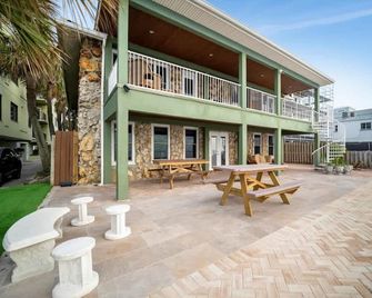 Stones Throw Beachfront Family Suite #3 Views - Clearwater Beach
