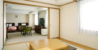 Chitose Station Hotel - Chitose - Living room