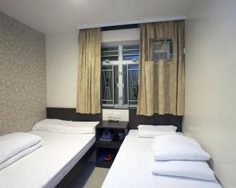 Mong King Guesthouse - Hong Kong - Bedroom