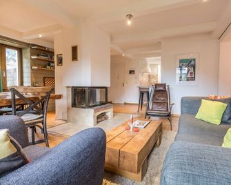 Apartment Germain Close to Chamonix Mont - Chamonix - Living room