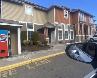 Renovated-Huge 2bed/2bath Condo In Seattle - Seattle