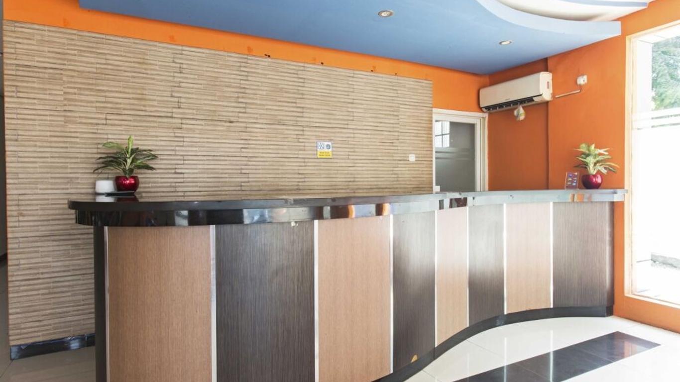 RedDoorz Plus @ Jalan Pemuda Jakarta