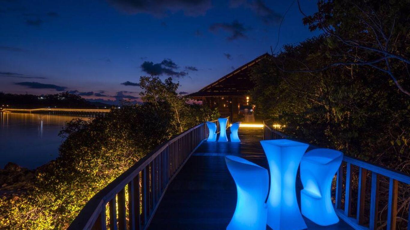 Sunlight Ecotourism Island Resort