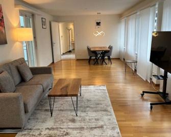 Executive 1 bedroom in the center - D11 - Zurique - Sala de estar