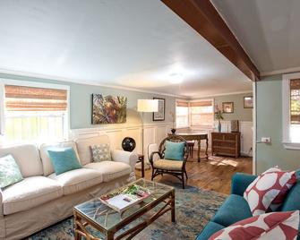 2 Bedroom - Harbor Mist Pets Yard Marina District - Gulfport - Living room