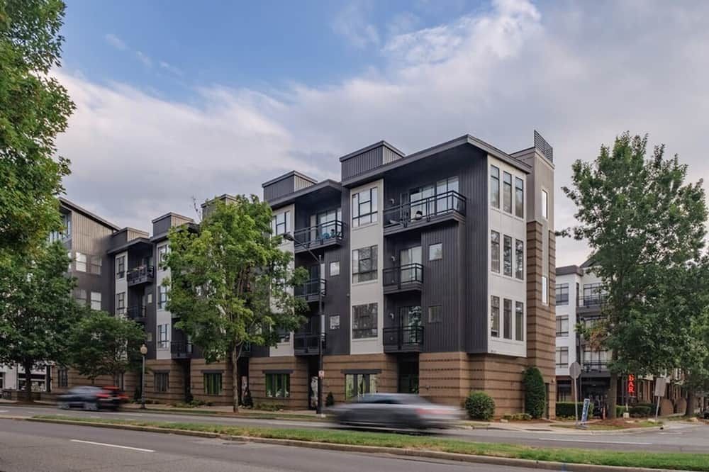 1 Bedroom Studio Townhouse in Uptown Charlotte - שרלוט - בניין