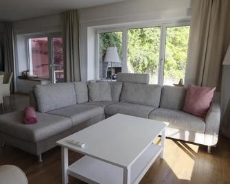 Ground Floor Apartment Highspeed W-Lan, 5 Persons, Terrace\/Garden For Single Use - Iselsberg-Stronach - Living room