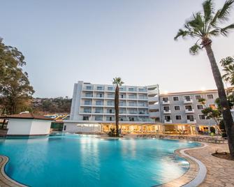 那耳喀索斯公寓式酒店 - 帕拉利米尼 - 游泳池