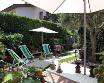 Caffeletti Friendly B&b - Torre del Lago Puccini - Patio