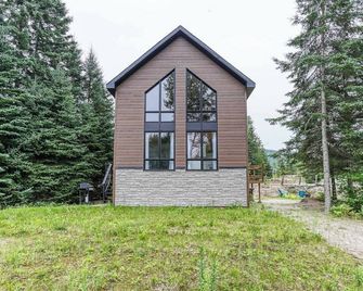 L'amour Des Pins - Nature, Spa, Mountain Views - Saint-Alexis-des-Monts - Building