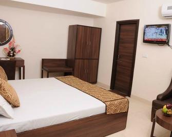 Hotel Diamond Inn - Çandigarh - Yatak Odası