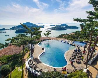 Club Es Tongyeong Resort - Tongyeong - Piscina