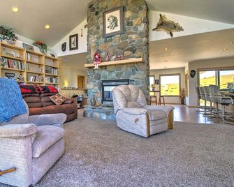 Sunny Big Timber Retreat w/ Spacious Deck! - Big Timber