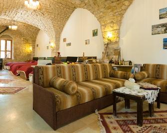 Boustany Guest House - Hostel - Barouk - Lobby