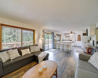 Cozy Worley Cabin with Lake Access and Gas Grill! - Worley - Sala de estar
