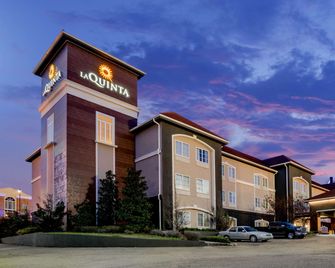 La Quinta Inn & Suites by Wyndham Vicksburg - Vicksburg - Κτίριο