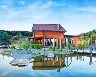 Red Cat H. is perfect for holidays in the nature near Minsk & skiing in Silichi. - Silichi - Building