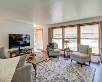 Walk to Lambeau Field Green Bay Retreat - Green Bay