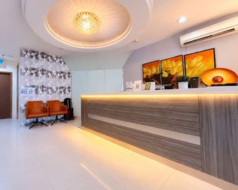 Amrise Hotel Geylang, 11Hrs, Stay from 10PM to 9AM - Singapur