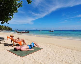 Phi Phi Relax Beach Resort - Ko Phi Phi - Strand