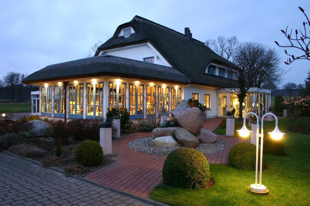 Landhotel Kastanienallee - Putbus - Gebäude