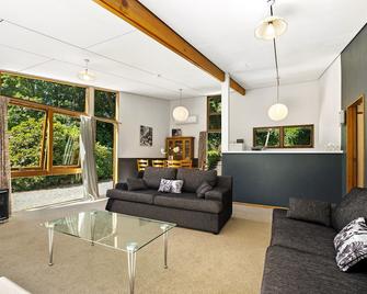 Merioneth Retreat - Arrowtown Holiday Home - Arrowtown - Living room