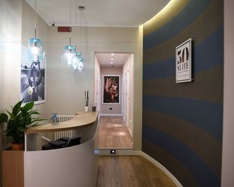 50 Suite Guesthouse - Nápoles - Recepción